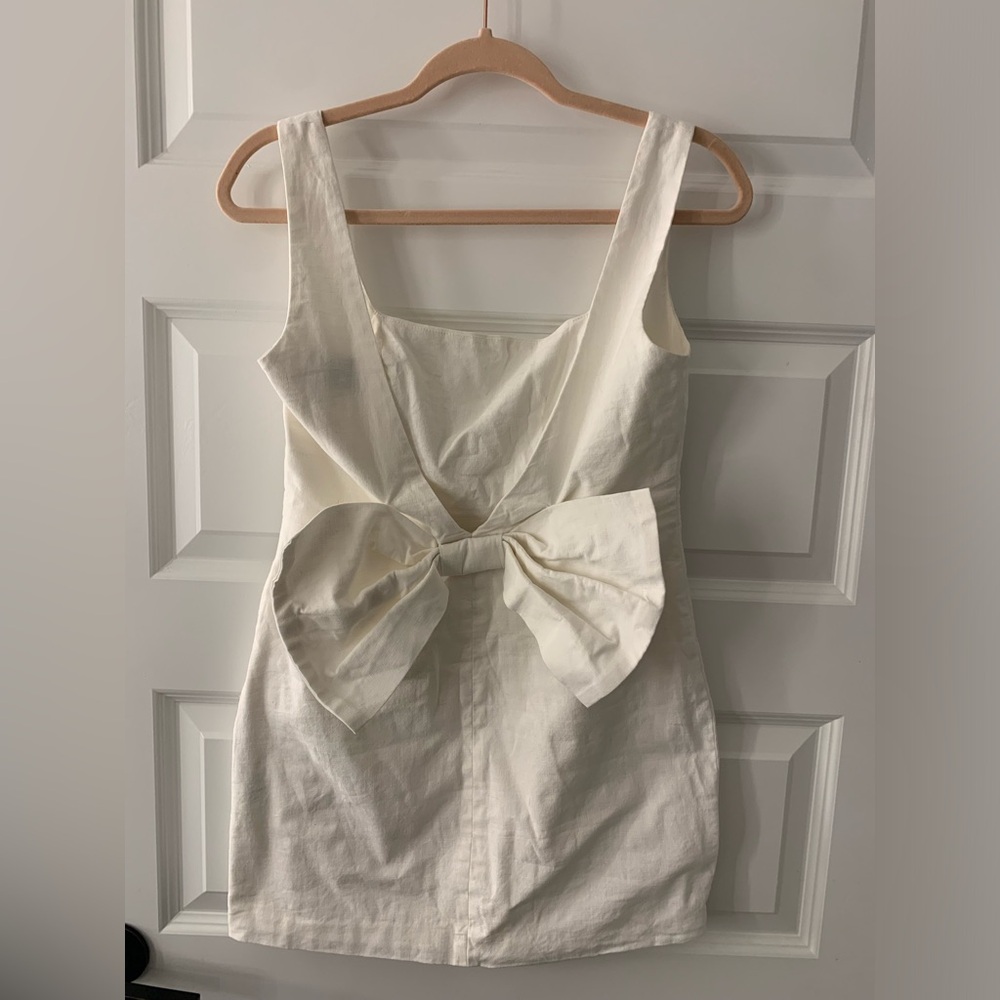 White bow dress